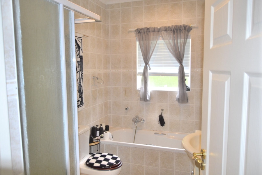 To Let 3 Bedroom Property for Rent in Somerset Heights Western Cape